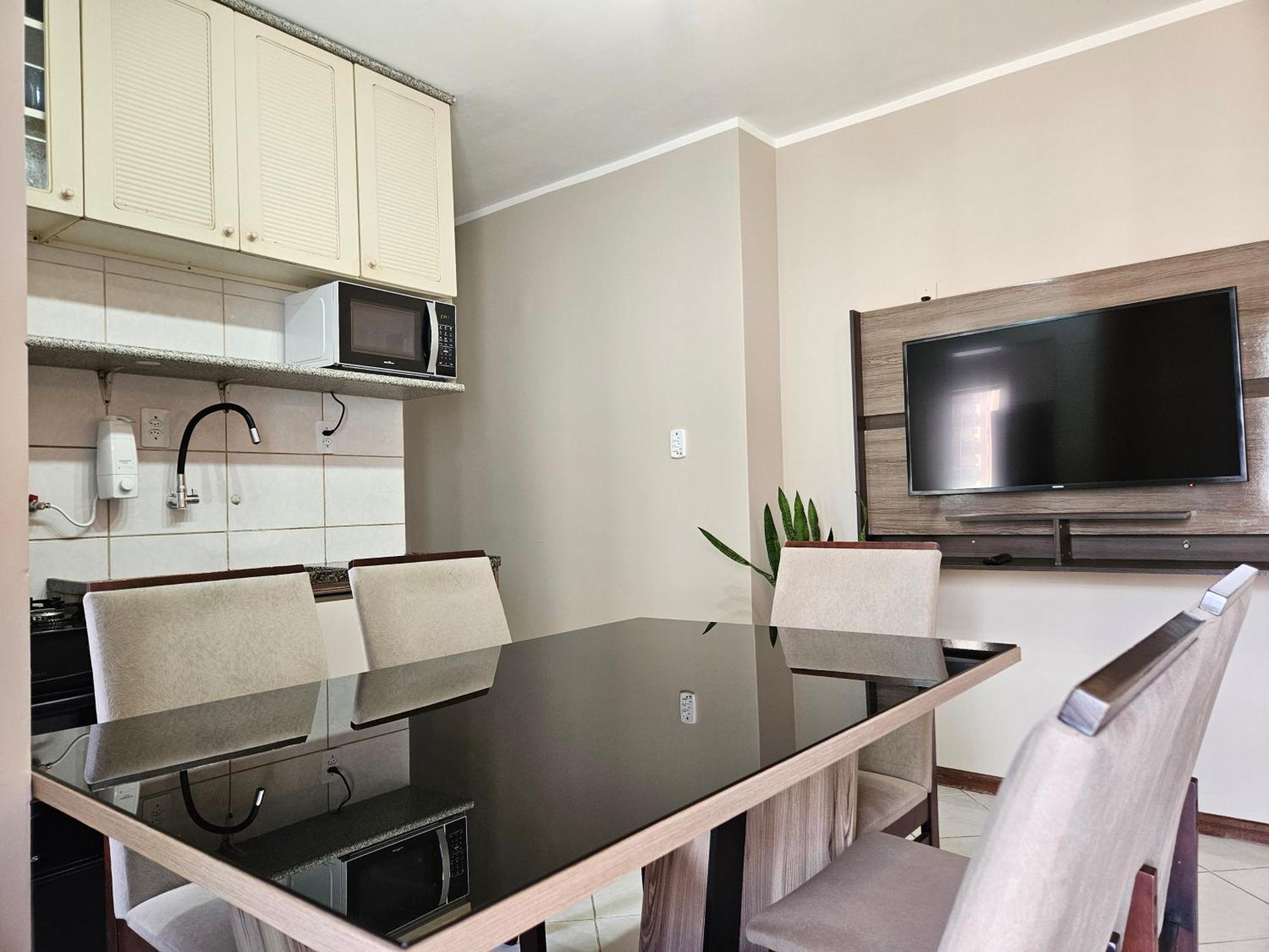 2 Quartos A 200mts Central, Garagem, Churrasqueira, Wi-fi 90 Mbps, Pet Friendly *
