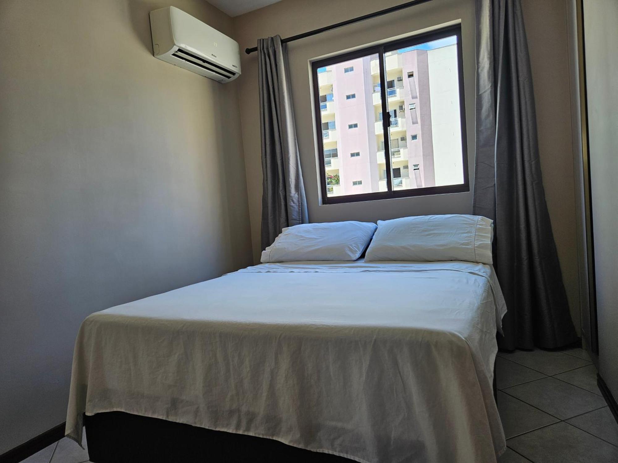 Apartamento 2 Quartos A 200mts Central, Garagem, Churrasqueira, Wi-fi 90 Mbps, Pet Friendly