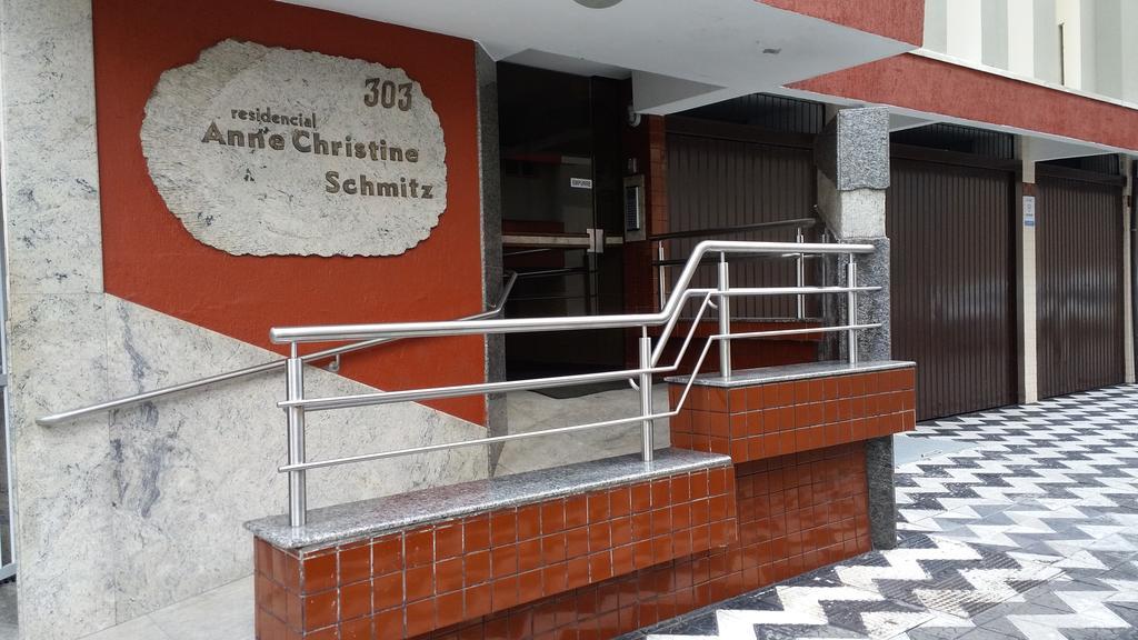 2 Quartos A 200mts Central, Garagem, Churrasqueira, Wi-fi 90 Mbps, Pet Friendly Apartamento